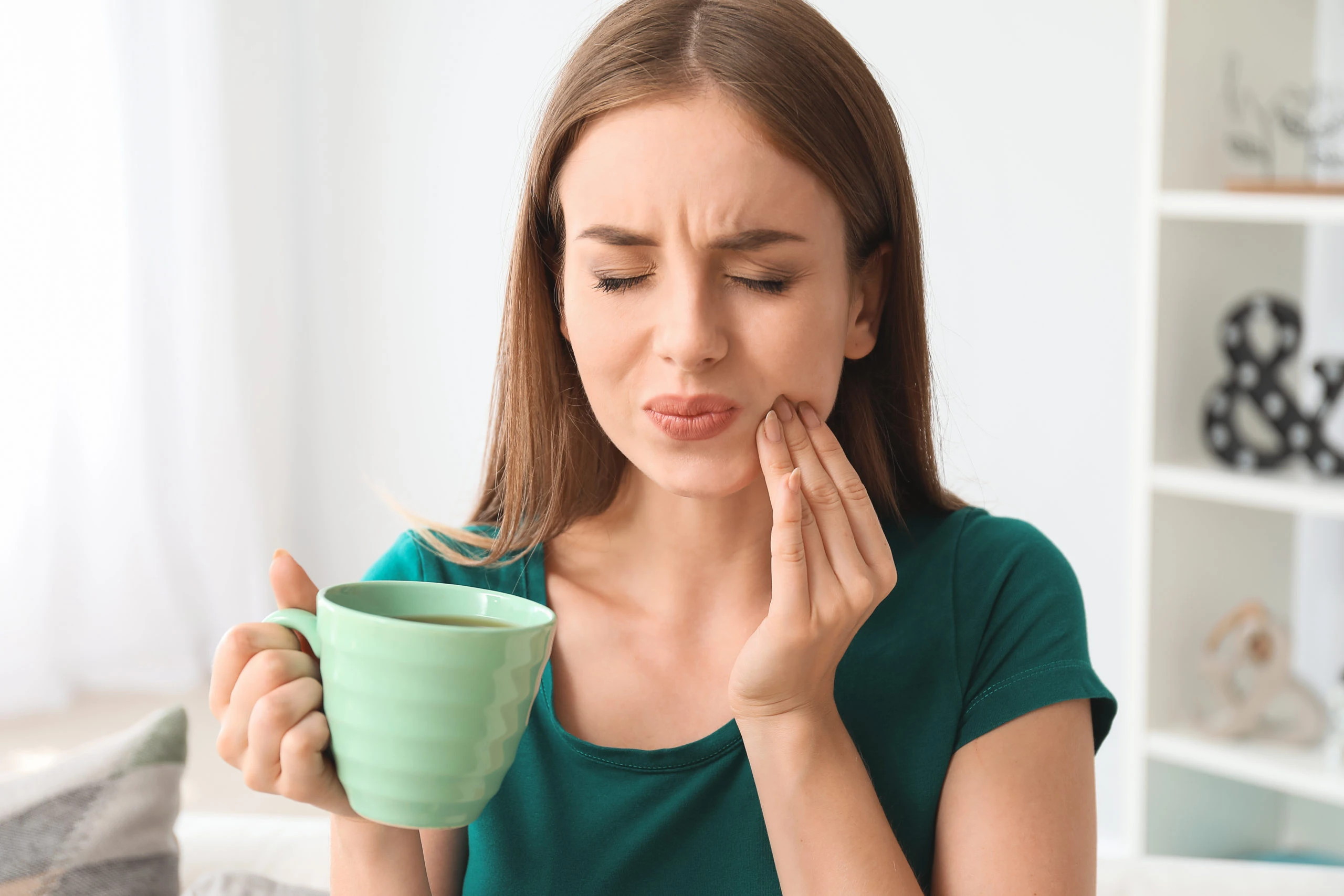 what causes sensitive teeth
